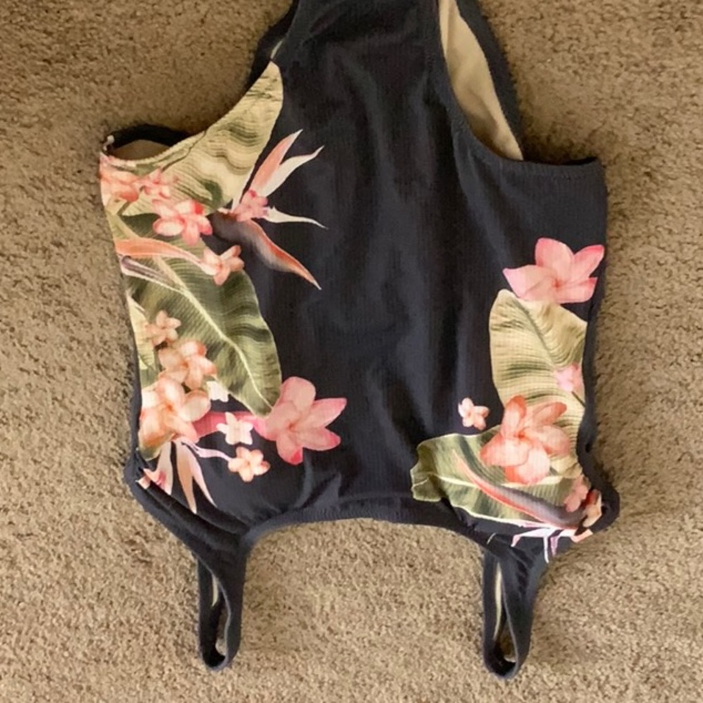 Swin wear size 12 lona sol